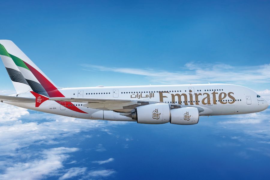 Der Airbus A380 das größte Passagierflugzeug der Welt landet wieder in Wien